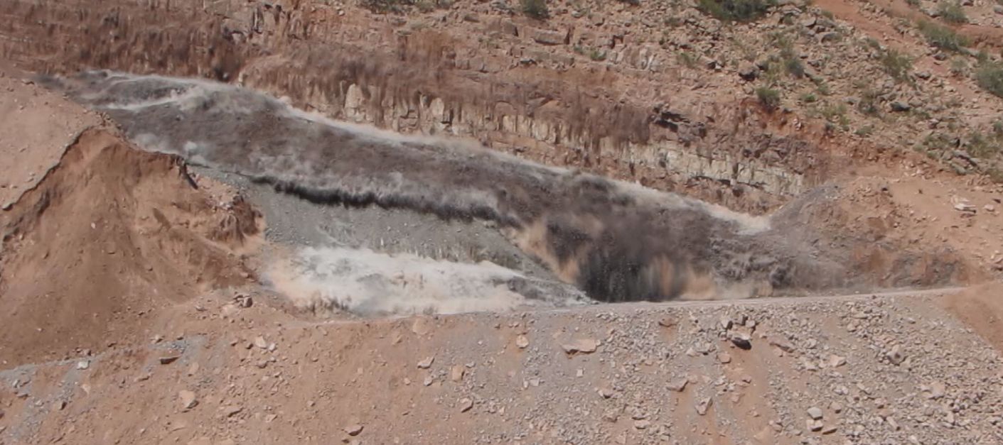 露天采矿中的控制爆破作业